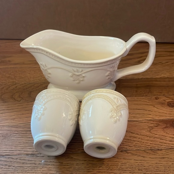 Pioneer woman set